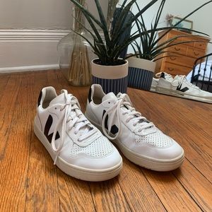 Veja Womens V-10 Sneaker